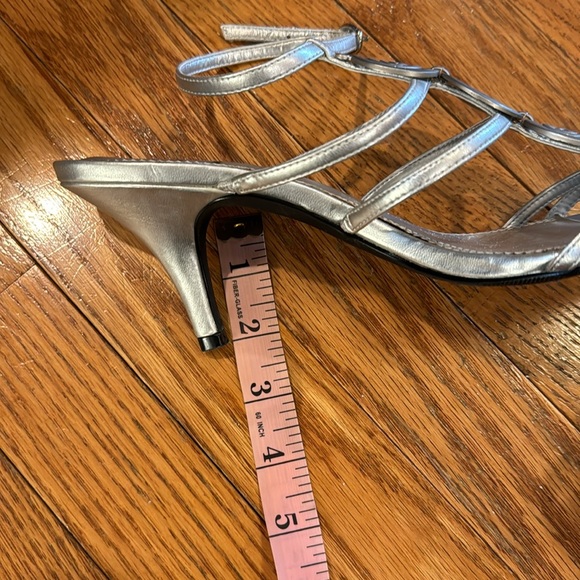 Cute silver heels size 9.5 worn 1 time - Picture 5 of 6